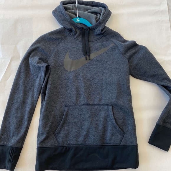 nike therma modern hoodie